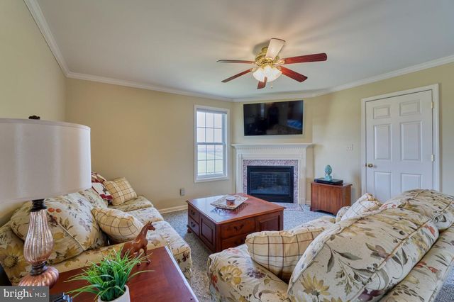 1233 EARLE RD, Charles Town, WV 25414