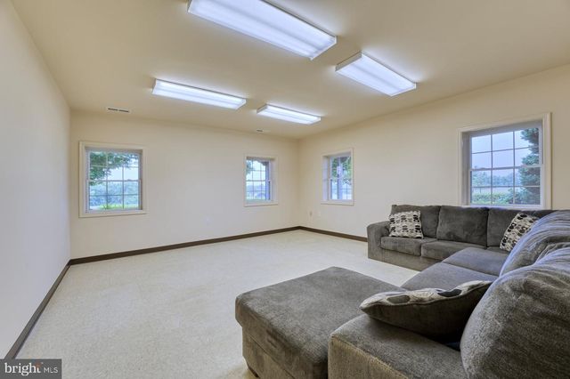 1233 EARLE RD, Charles Town, WV 25414