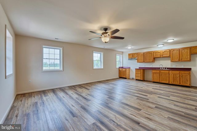 1233 EARLE RD, Charles Town, WV 25414