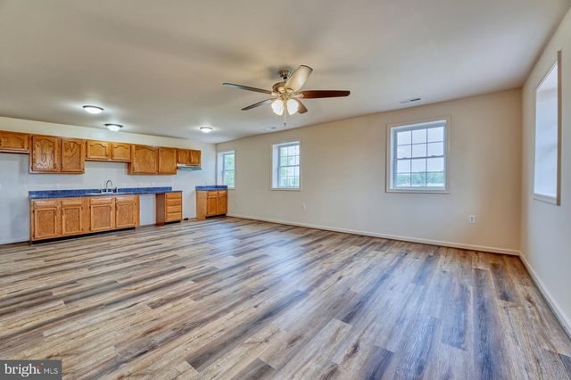 1233 EARLE RD, Charles Town, WV 25414