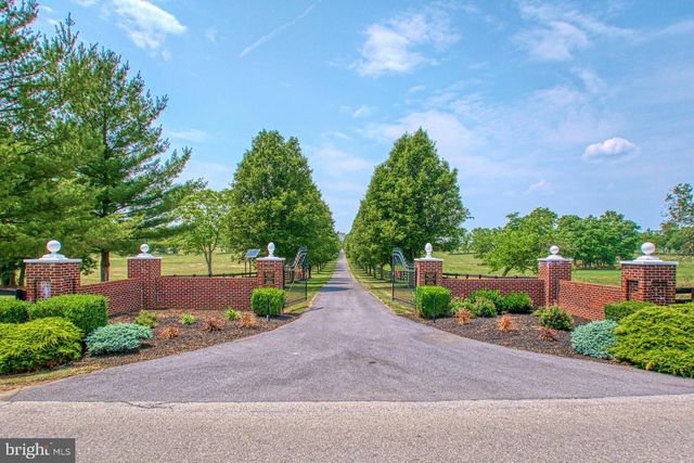 1233 EARLE RD, Charles Town, WV 25414