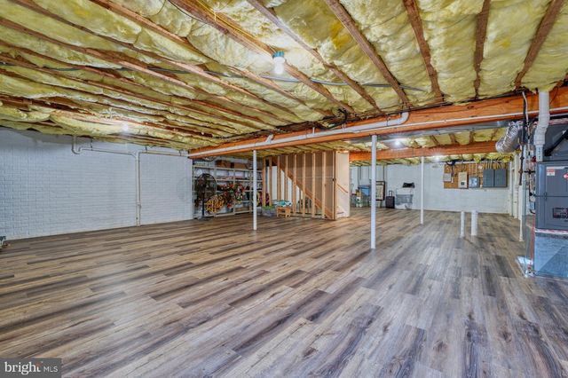 1233 EARLE RD, Charles Town, WV 25414