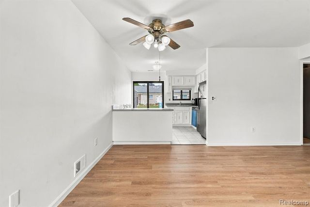 32730 Valley Drive, Warren, MI 48093