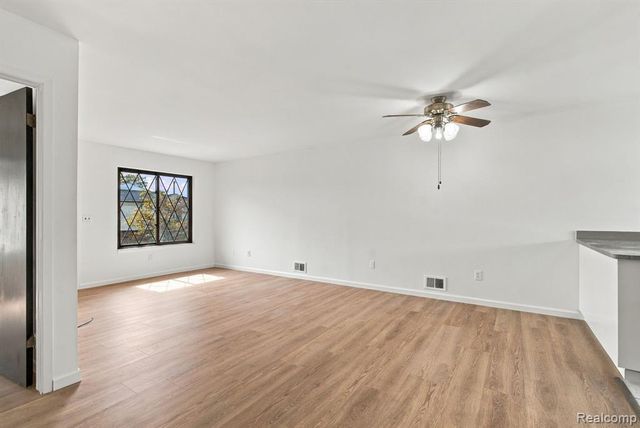 32730 Valley Drive, Warren, MI 48093