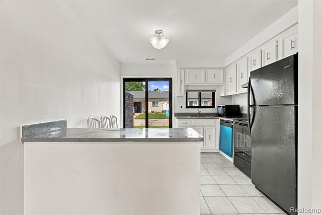 32730 Valley Drive, Warren, MI 48093