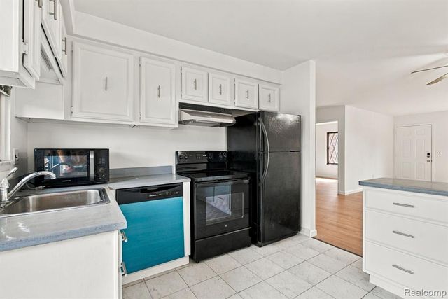 32730 Valley Drive, Warren, MI 48093