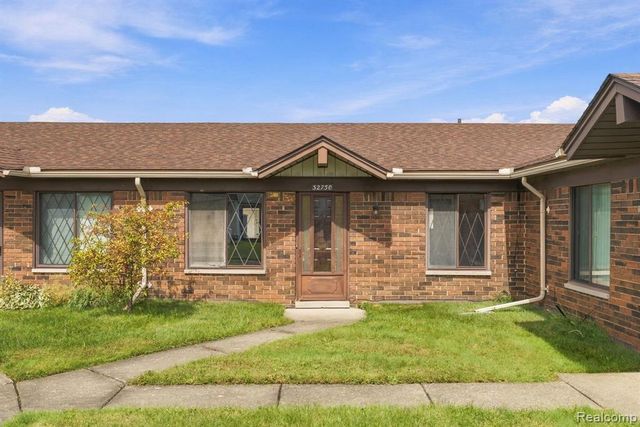 32730 Valley Drive, Warren, MI 48093