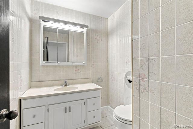 32730 Valley Drive, Warren, MI 48093
