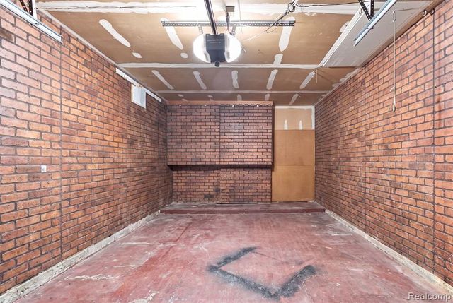 32730 Valley Drive, Warren, MI 48093