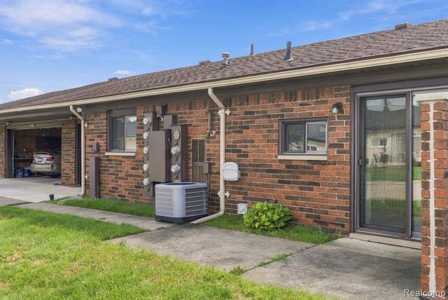 32730 Valley Drive, Warren, MI 48093