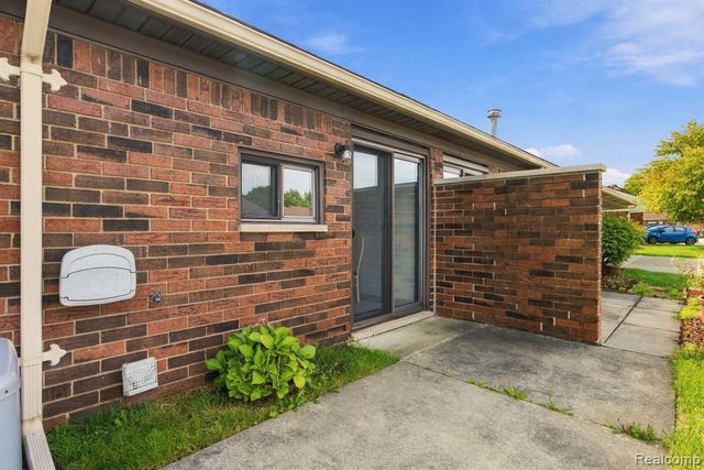 32730 Valley Drive, Warren, MI 48093