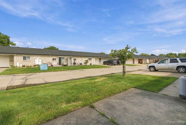 32730 Valley Drive, Warren, MI 48093