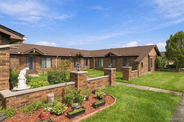 32730 Valley Drive, Warren, MI 48093