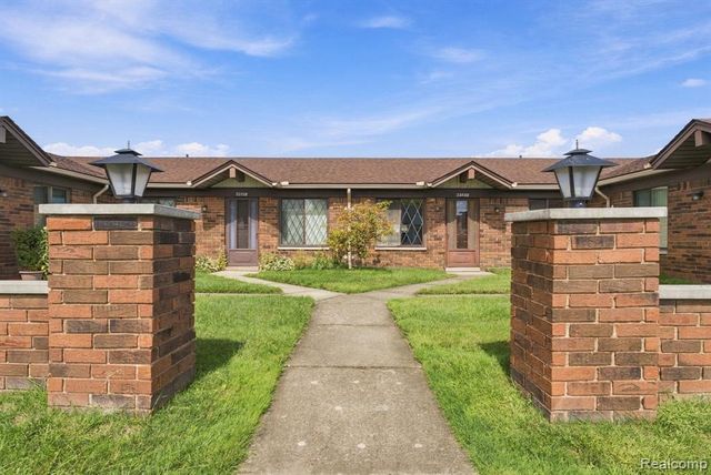 32730 Valley Drive, Warren, MI 48093