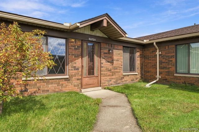 32730 Valley Drive, Warren, MI 48093