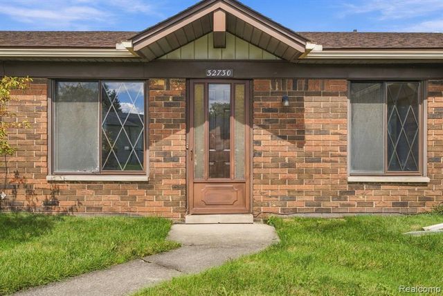 32730 Valley Drive, Warren, MI 48093