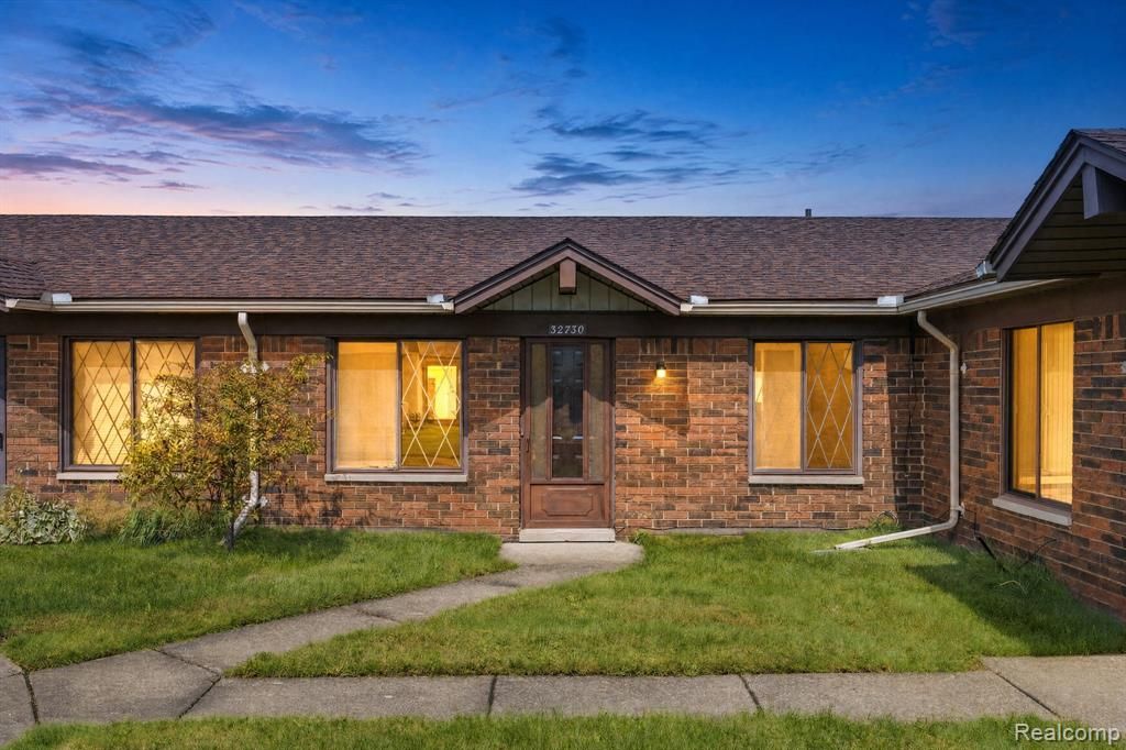 32730 Valley Drive, Warren, MI 48093