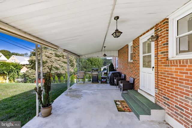 650 ROOSEVELT AVE, Fountain Hill, PA 18015