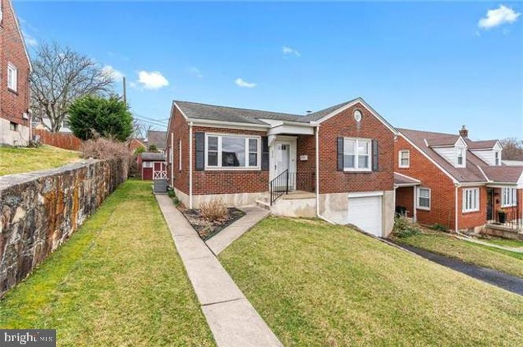 650 ROOSEVELT AVE, Fountain Hill, PA 18015