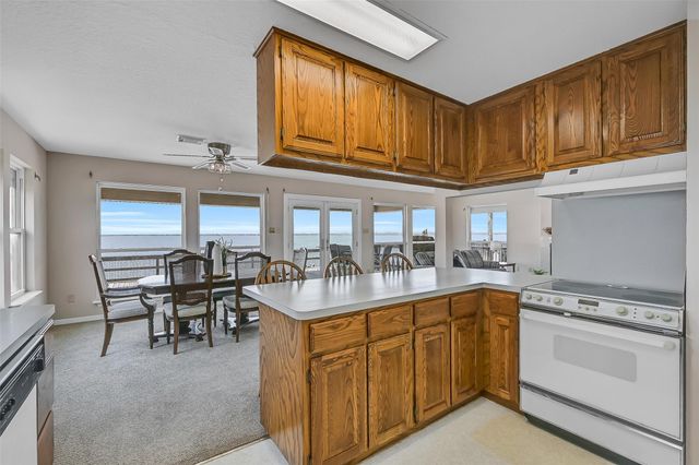 243 Isles End Road RR2, Tiki Island, TX 77554