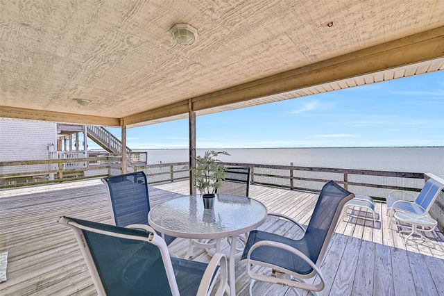 243 Isles End Road RR2, Tiki Island, TX 77554