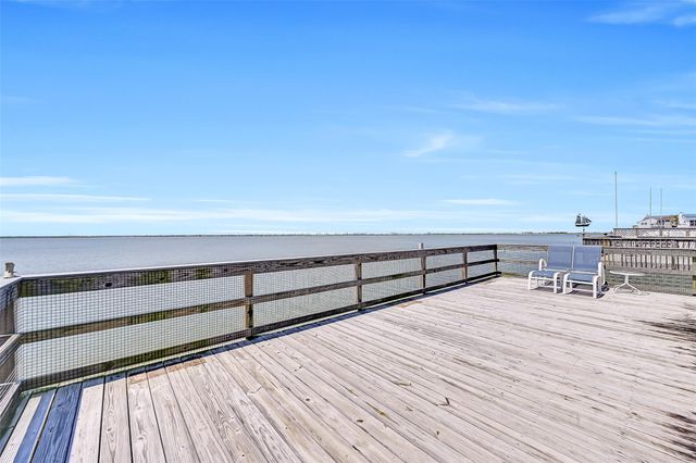 243 Isles End Road RR2, Tiki Island, TX 77554