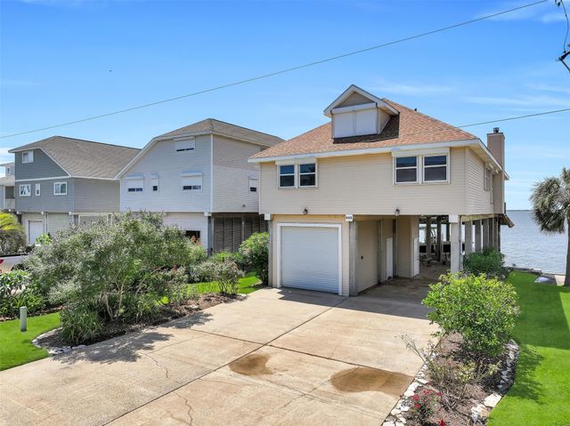 243 Isles End Road RR2, Tiki Island, TX 77554