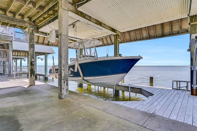 243 Isles End Road RR2, Tiki Island, TX 77554