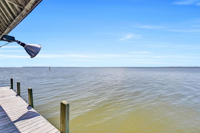 243 Isles End Road RR2, Tiki Island, TX 77554