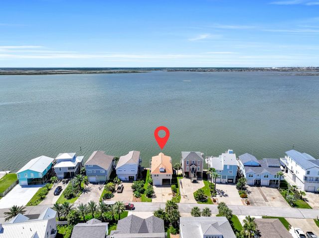 243 Isles End Road RR2, Tiki Island, TX 77554
