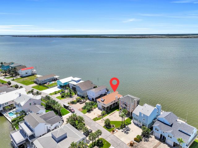 243 Isles End Road RR2, Tiki Island, TX 77554