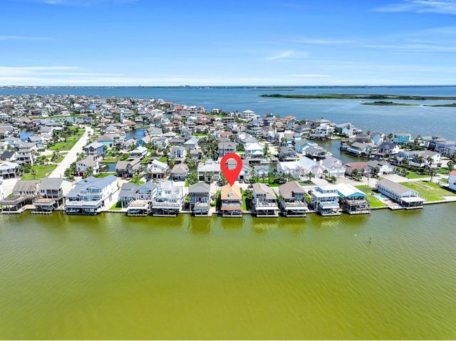 243 Isles End Road RR2, Tiki Island, TX 77554