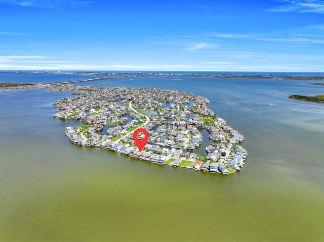 243 Isles End Road RR2, Tiki Island, TX 77554