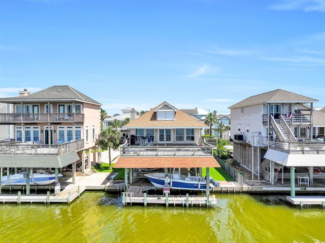 243 Isles End Road RR2, Tiki Island, TX 77554