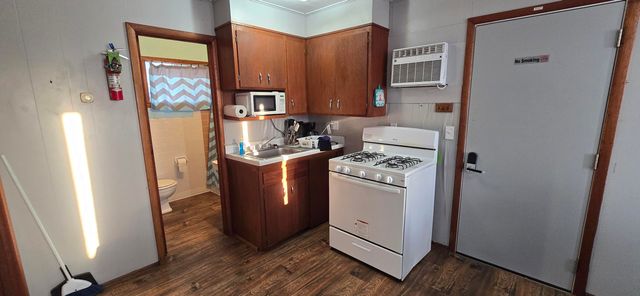 26304 County Road 322, Pittsburg, MO 65724