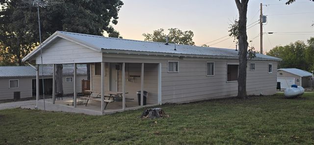 26304 County Road 322, Pittsburg, MO 65724