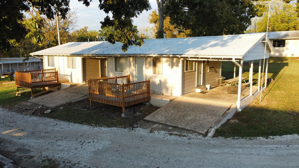 26304 County Road 322, Pittsburg, MO 65724