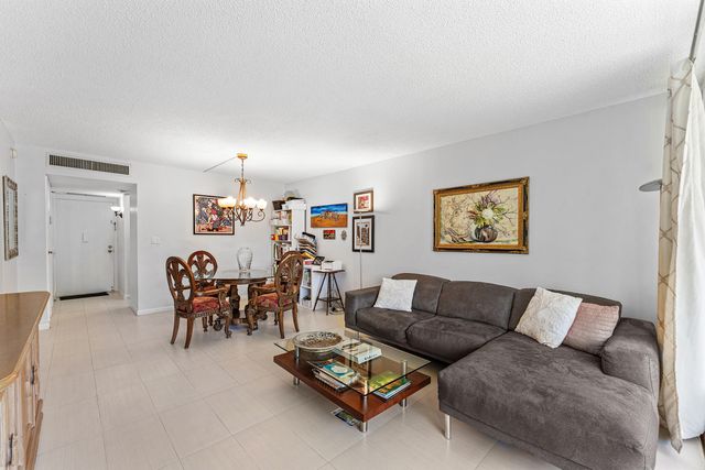 20500 W Country Club Drive 210, Aventura, FL 33180