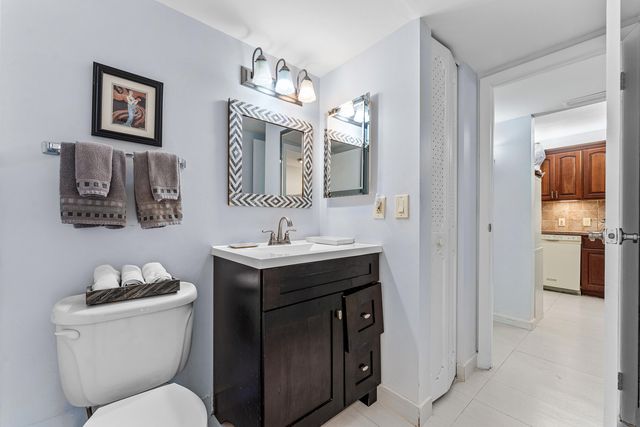 20500 W Country Club Drive 210, Aventura, FL 33180