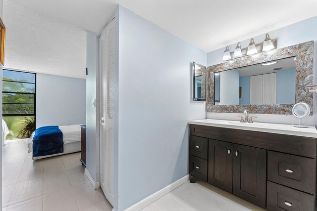 20500 W Country Club Drive 210, Aventura, FL 33180