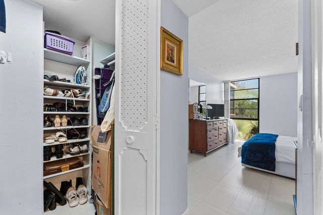 20500 W Country Club Drive 210, Aventura, FL 33180