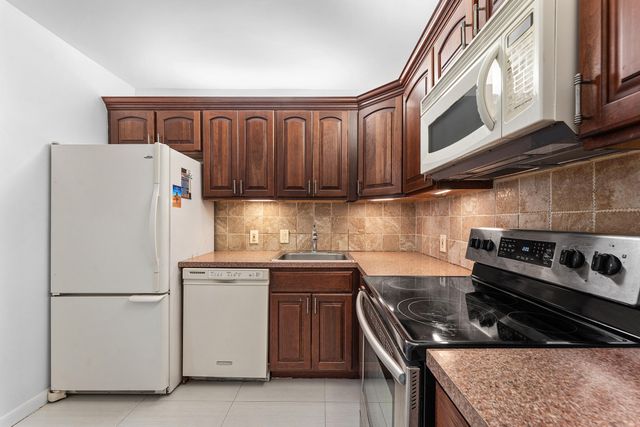 20500 W Country Club Drive 210, Aventura, FL 33180