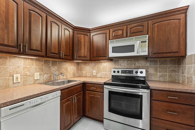 20500 W Country Club Drive 210, Aventura, FL 33180
