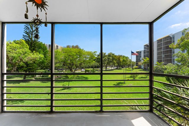 20500 W Country Club Drive 210, Aventura, FL 33180