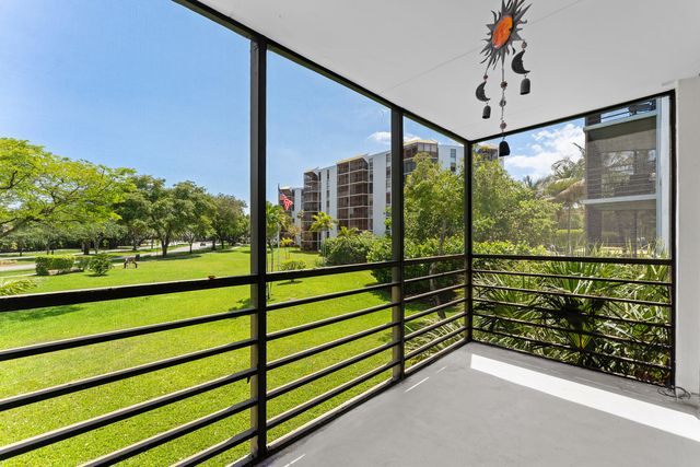 20500 W Country Club Drive 210, Aventura, FL 33180