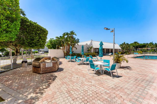 20500 W Country Club Drive 210, Aventura, FL 33180