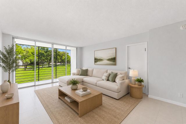 20500 W Country Club Drive 210, Aventura, FL 33180