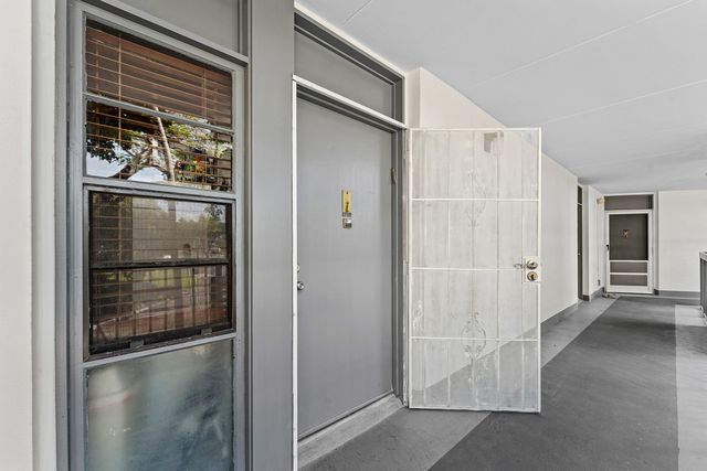 20500 W Country Club Drive 210, Aventura, FL 33180