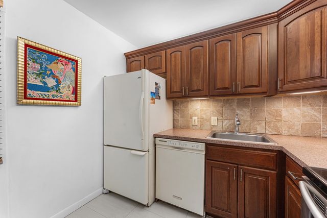 20500 W Country Club Drive 210, Aventura, FL 33180