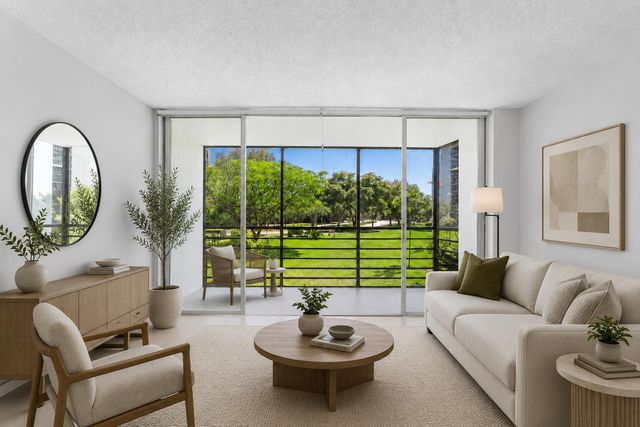 20500 W Country Club Drive 210, Aventura, FL 33180